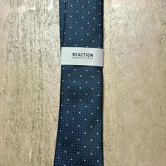 Reaction Kenneth Cole neck tie, NWT - Picture 1 of 2